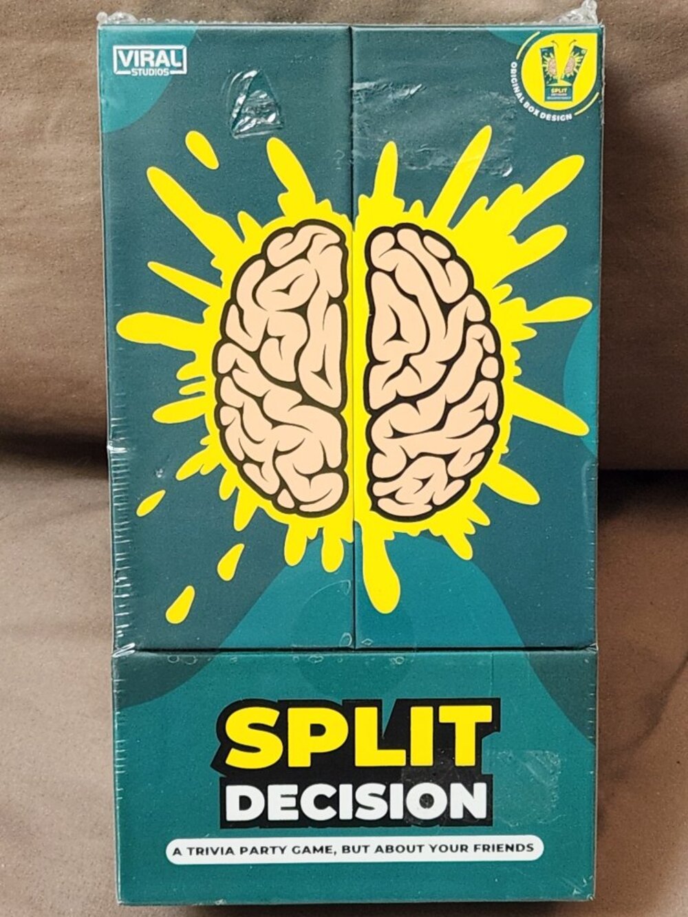 SPLIT DECISION - Viral Trivia Party Game About Your Friends - NEW - Picture 1 of 5